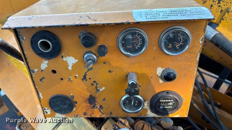 image for item ED2300 1992 Ford F700 pressure digger truck