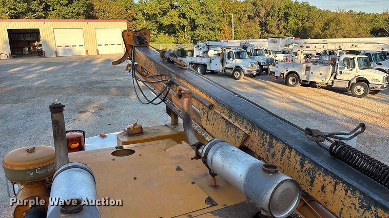 image for item ED2300 1992 Ford F700 pressure digger truck