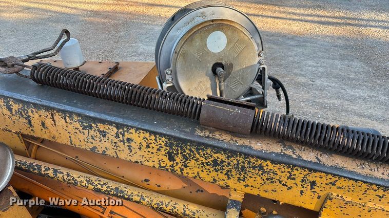 image for item ED2300 1992 Ford F700 pressure digger truck