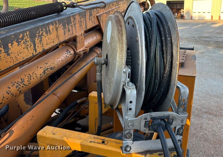 image for item ED2300 1992 Ford F700 pressure digger truck