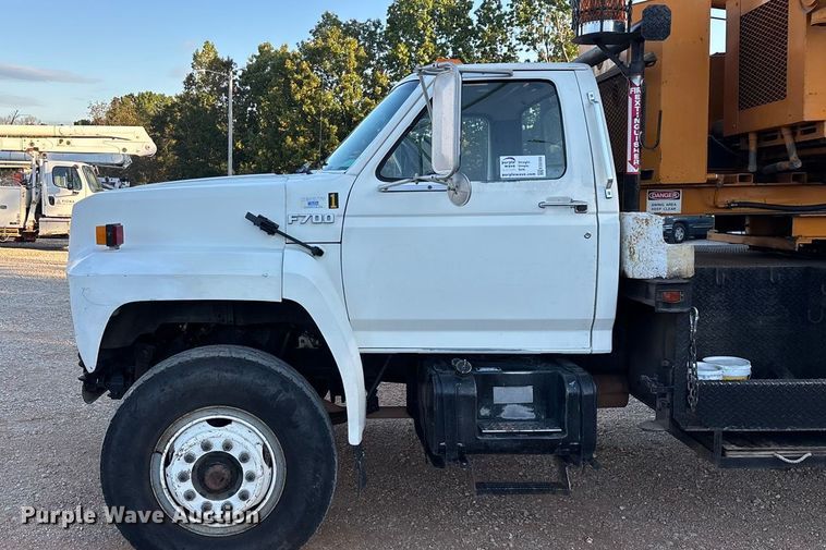 image for item ED2300 1992 Ford F700 pressure digger truck