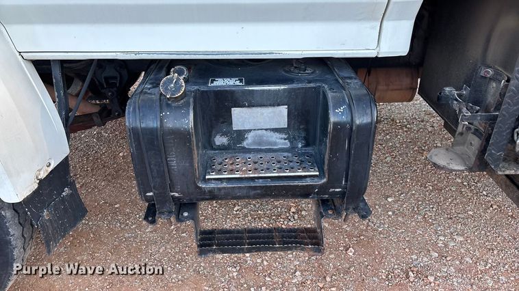 image for item ED2300 1992 Ford F700 pressure digger truck