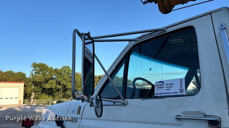 image for item ED2300 1992 Ford F700 pressure digger truck