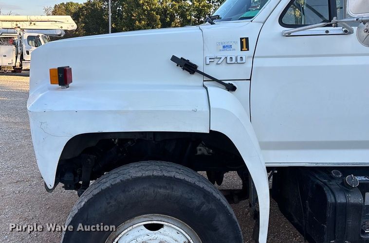 image for item ED2300 1992 Ford F700 pressure digger truck