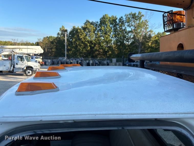 image for item ED2300 1992 Ford F700 pressure digger truck