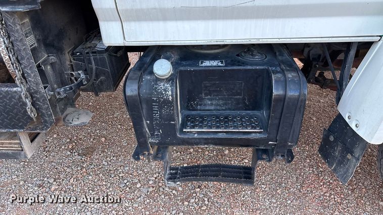 image for item ED2300 1992 Ford F700 pressure digger truck