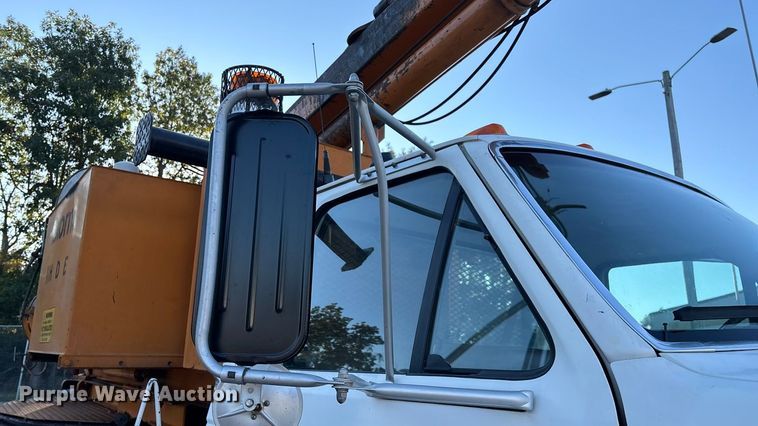 image for item ED2300 1992 Ford F700 pressure digger truck