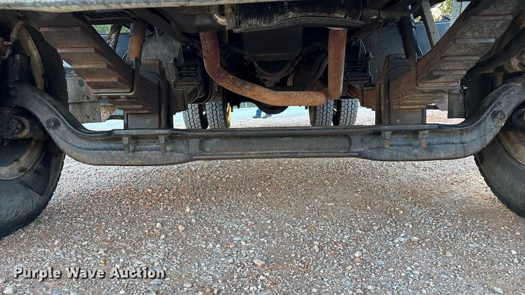 image for item ED2300 1992 Ford F700 pressure digger truck