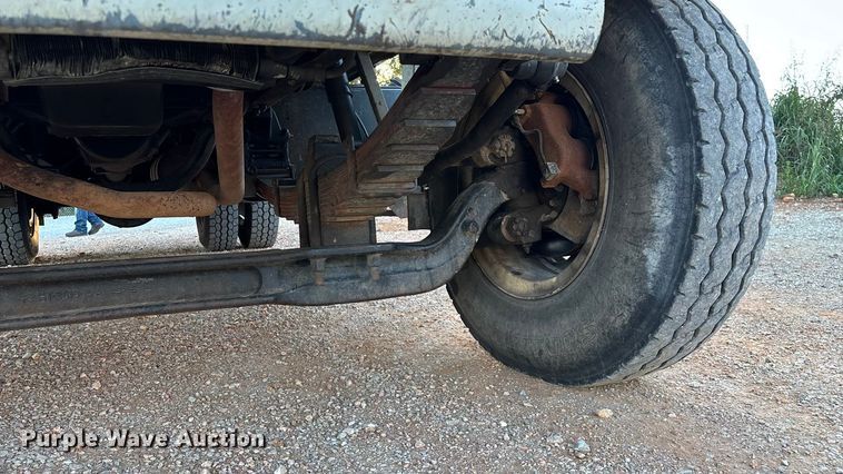 image for item ED2300 1992 Ford F700 pressure digger truck