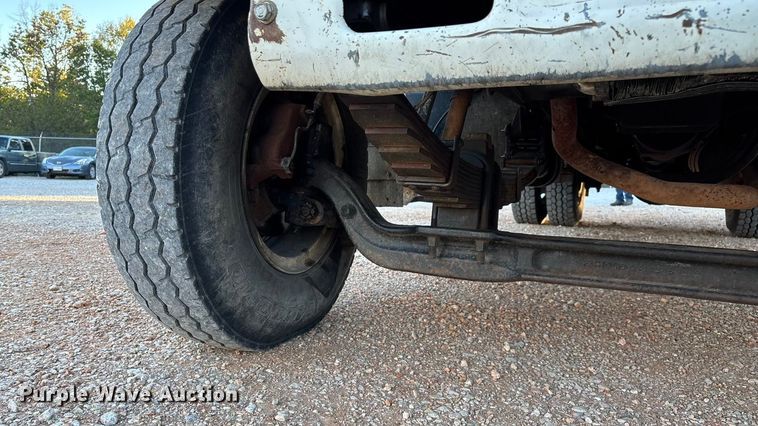 image for item ED2300 1992 Ford F700 pressure digger truck