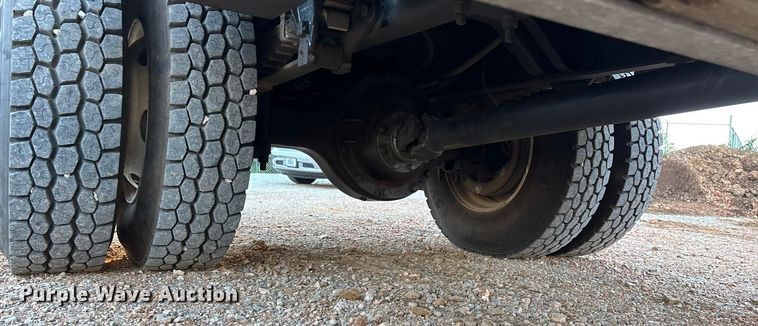 image for item ED2300 1992 Ford F700 pressure digger truck