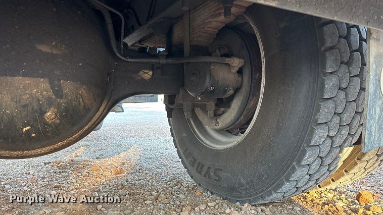 image for item ED2300 1992 Ford F700 pressure digger truck