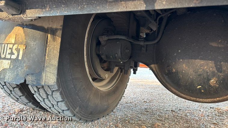 image for item ED2300 1992 Ford F700 pressure digger truck