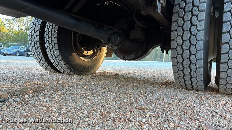 image for item ED2300 1992 Ford F700 pressure digger truck