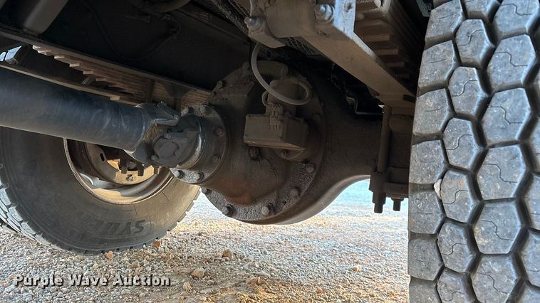 image for item ED2300 1992 Ford F700 pressure digger truck