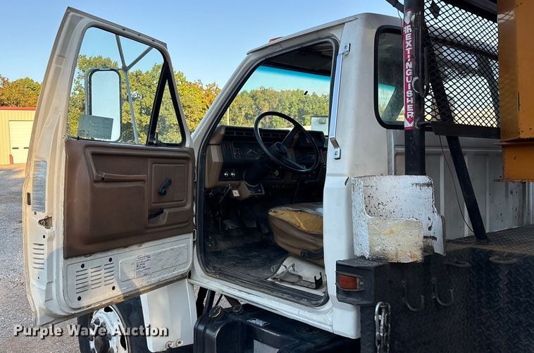 image for item ED2300 1992 Ford F700 pressure digger truck