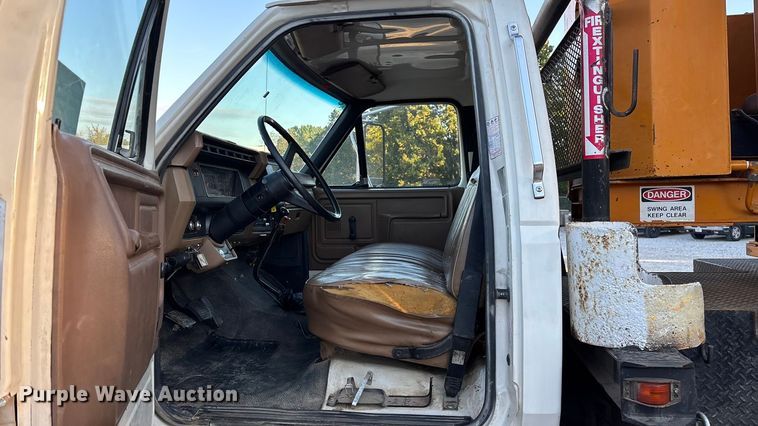 image for item ED2300 1992 Ford F700 pressure digger truck