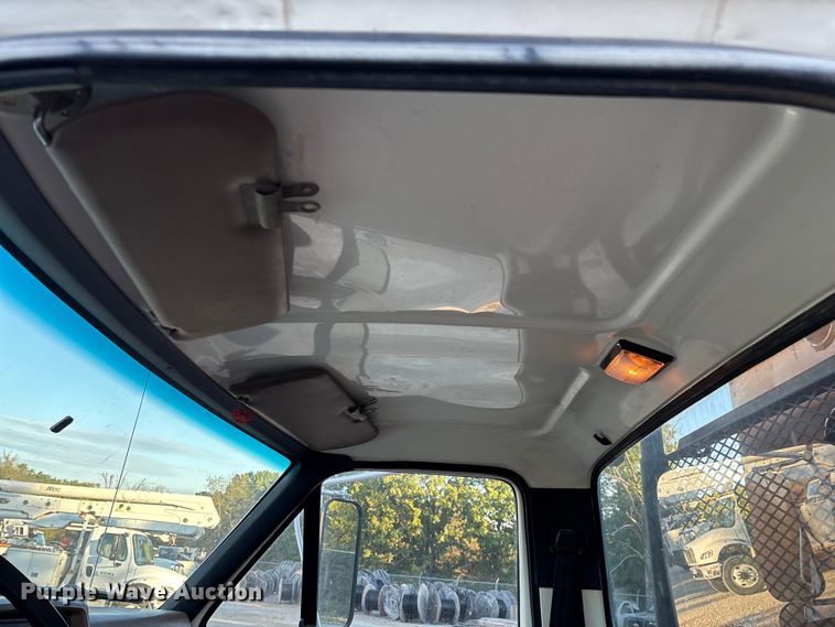 image for item ED2300 1992 Ford F700 pressure digger truck