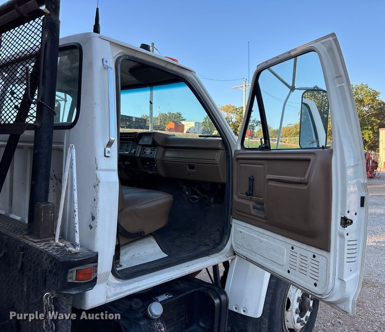 image for item ED2300 1992 Ford F700 pressure digger truck