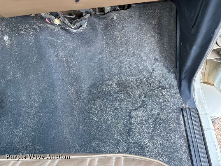 image for item ED2300 1992 Ford F700 pressure digger truck