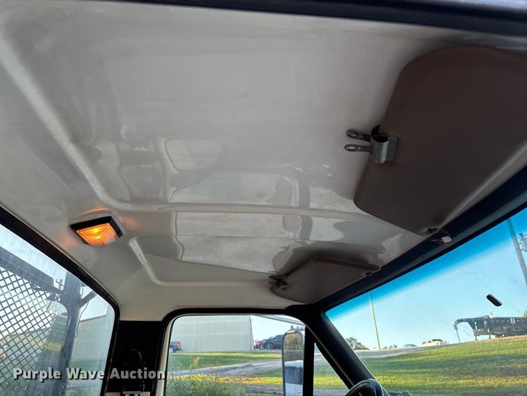 image for item ED2300 1992 Ford F700 pressure digger truck