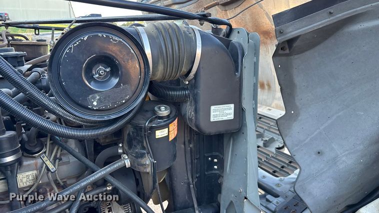 image for item ED2300 1992 Ford F700 pressure digger truck