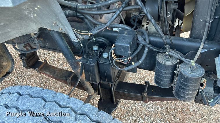 image for item ED2300 1992 Ford F700 pressure digger truck