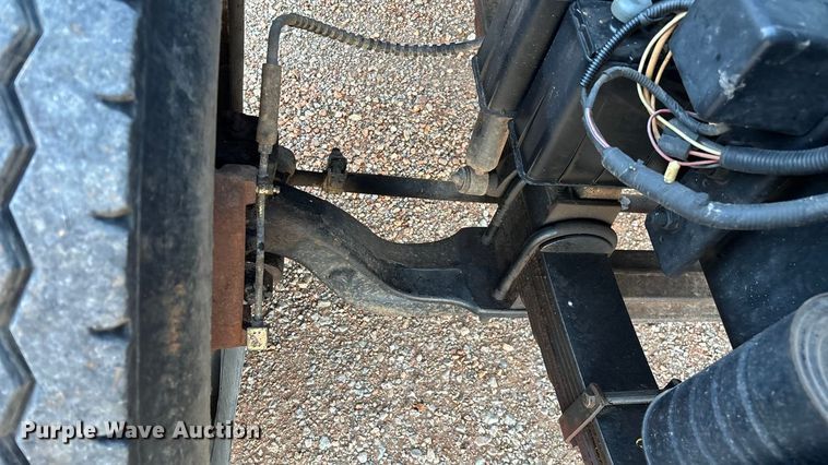 image for item ED2300 1992 Ford F700 pressure digger truck