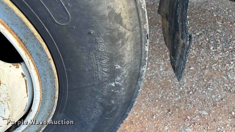 image for item ED2300 1992 Ford F700 pressure digger truck