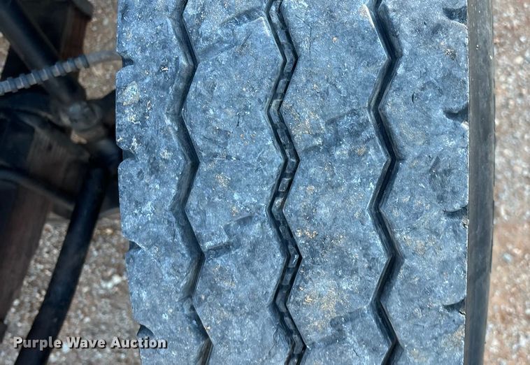 image for item ED2300 1992 Ford F700 pressure digger truck