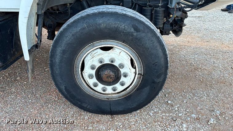 image for item ED2300 1992 Ford F700 pressure digger truck