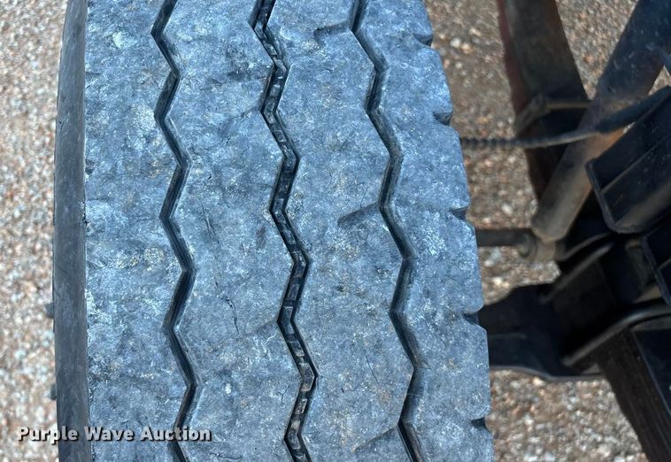 image for item ED2300 1992 Ford F700 pressure digger truck