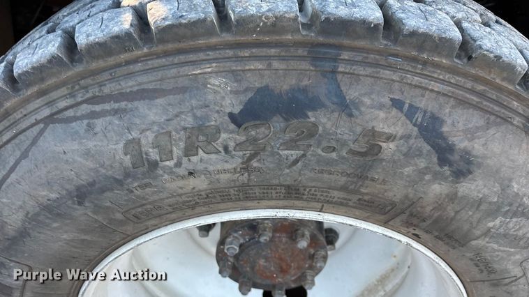 image for item ED2300 1992 Ford F700 pressure digger truck