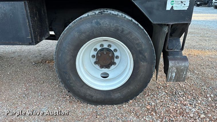 image for item ED2300 1992 Ford F700 pressure digger truck