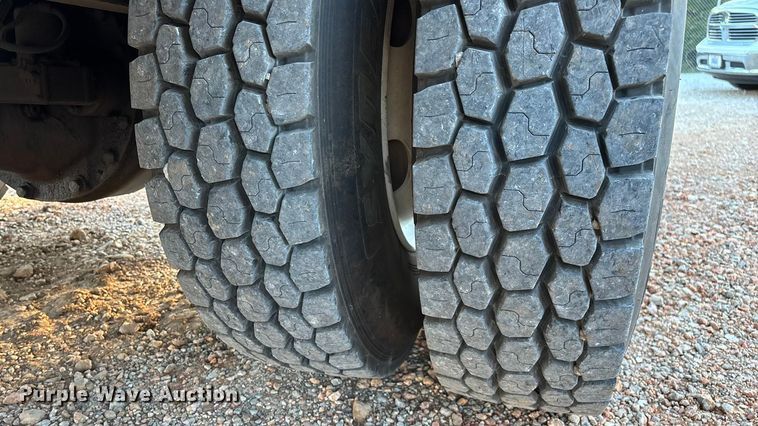 image for item ED2300 1992 Ford F700 pressure digger truck