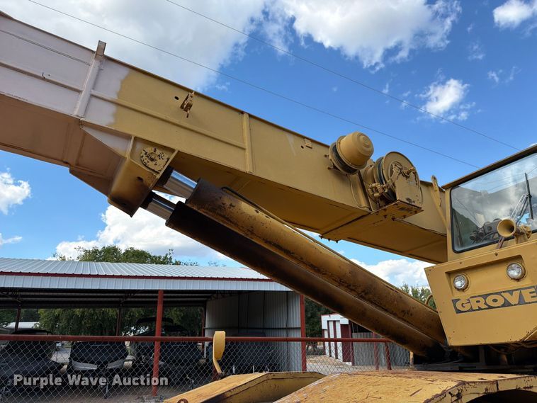image for item ED5939 1983 Grove RT-740 crane