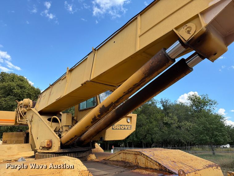image for item ED5939 1983 Grove RT-740 crane