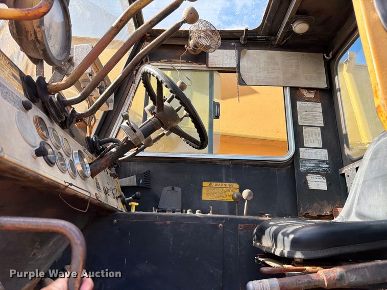 image for item ED5939 1983 Grove RT-740 crane