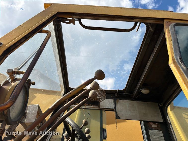 image for item ED5939 1983 Grove RT-740 crane