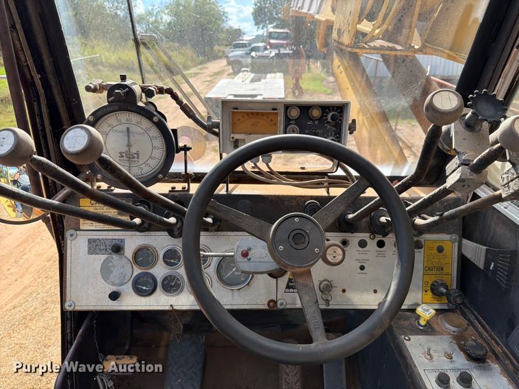 image for item ED5939 1983 Grove RT-740 crane