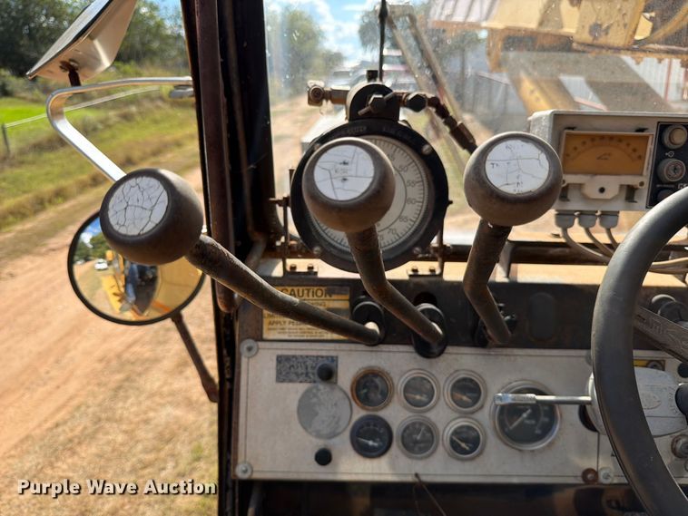 image for item ED5939 1983 Grove RT-740 crane