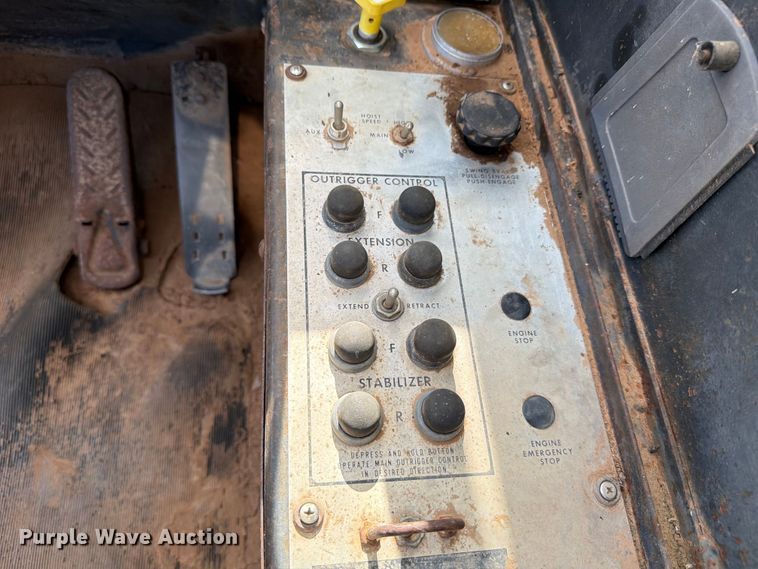 image for item ED5939 1983 Grove RT-740 crane