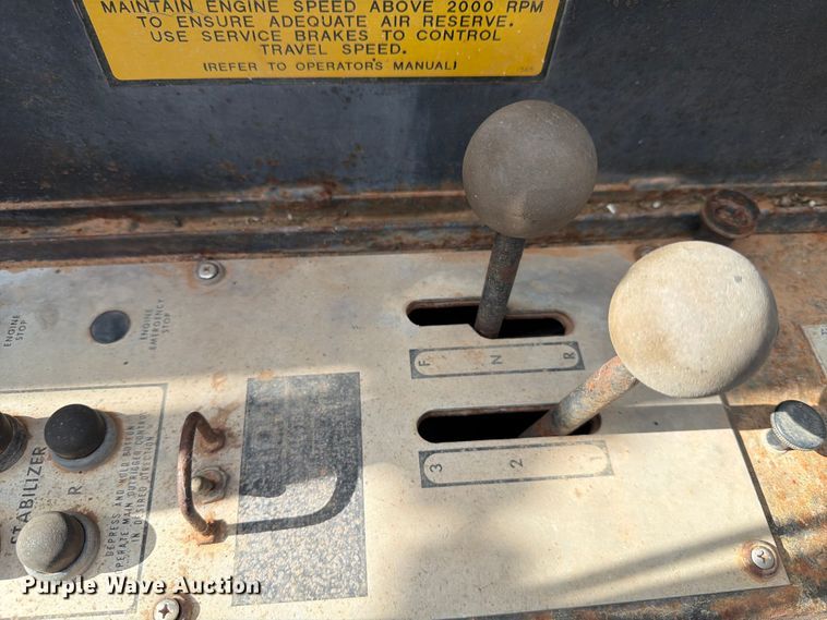 image for item ED5939 1983 Grove RT-740 crane