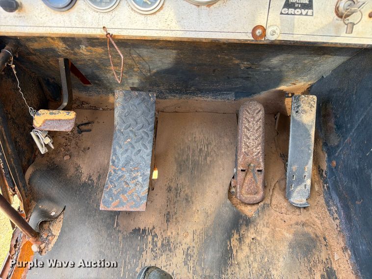 image for item ED5939 1983 Grove RT-740 crane