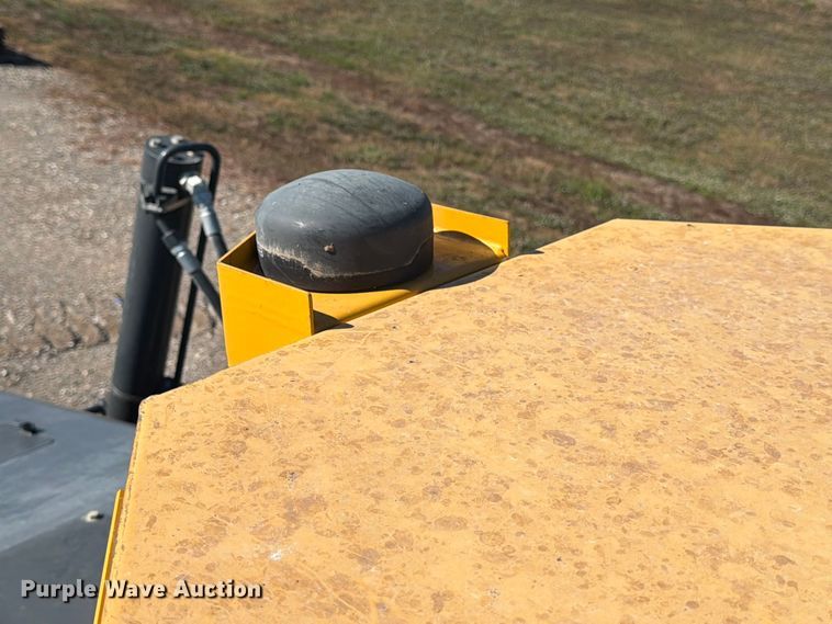 image for item ED5970 2022 John Deere 850L WLT dozer