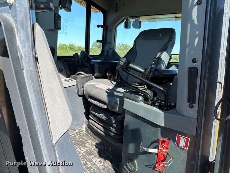 image for item ED5970 2022 John Deere 850L WLT dozer