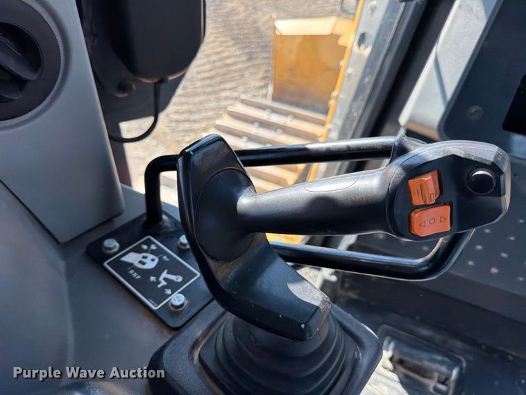 image for item ED5970 2022 John Deere 850L WLT dozer