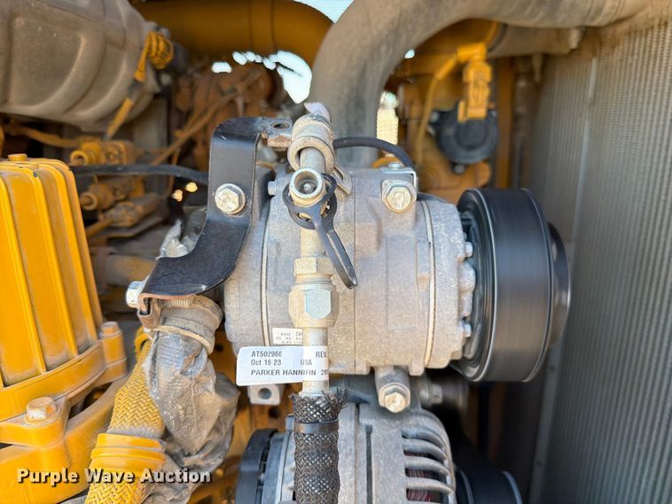 image for item ED5970 2022 John Deere 850L WLT dozer