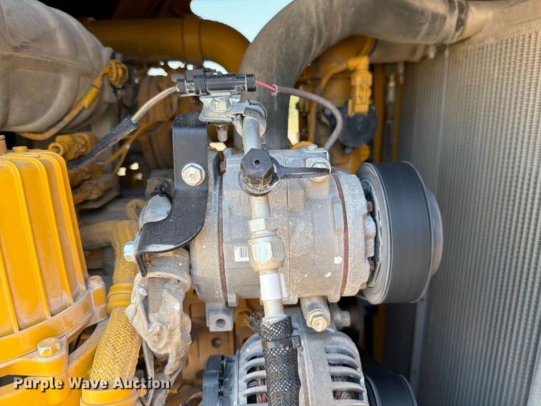 image for item ED5971 2022 John Deere 850L WLT dozer