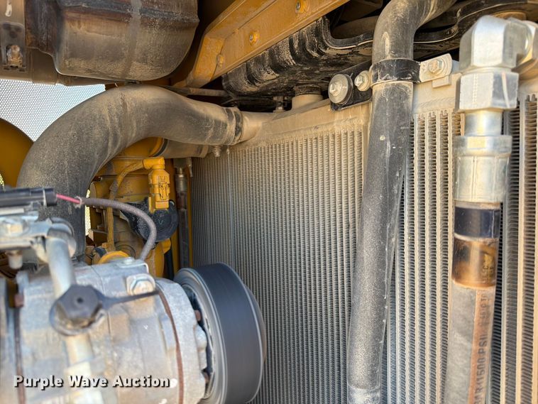 image for item ED5971 2022 John Deere 850L WLT dozer